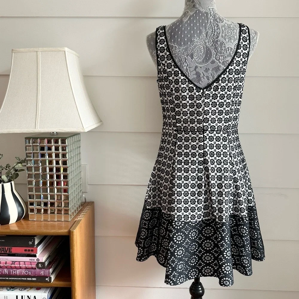 Betsey Johnson Dress Y2K Black and White Lace Skater Dress size 6 - Picture 5 of 9